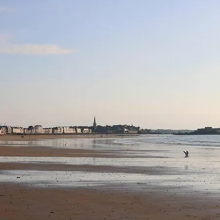 Location Equipe A 200m De La Plage. *